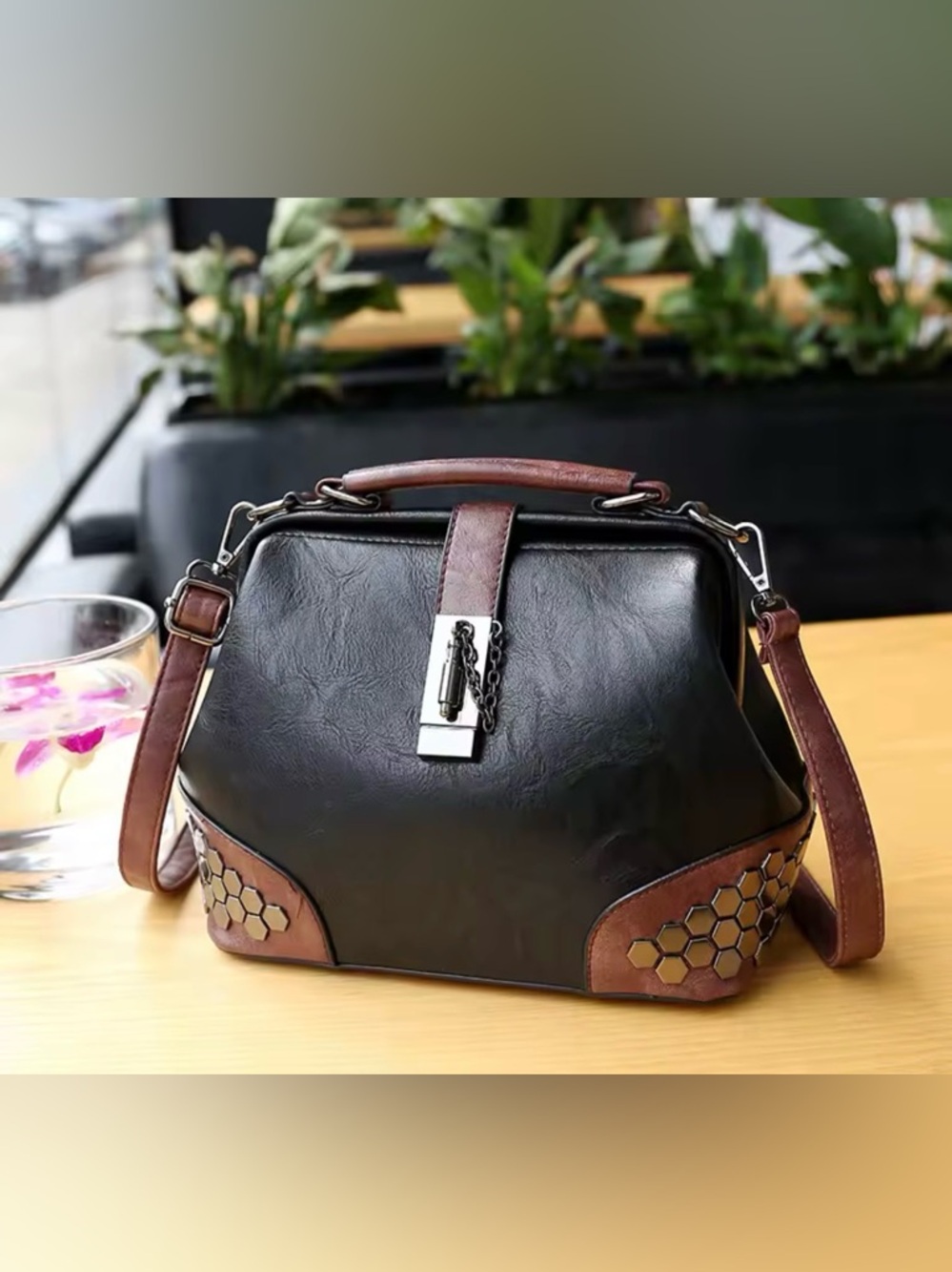 Vintage Black and Brown soft leather shoulder bag 💼